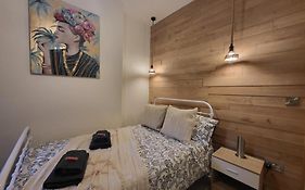 Modern, Stylish One Bedroom With Garden Long Stay Welcome